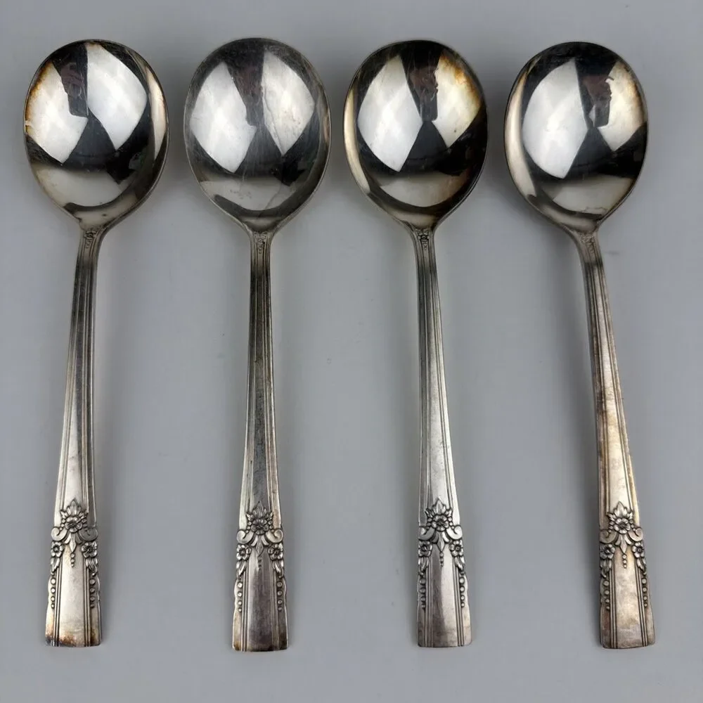 Oneida Wm Rogers Artistic Round Soup Spoons Set of 4